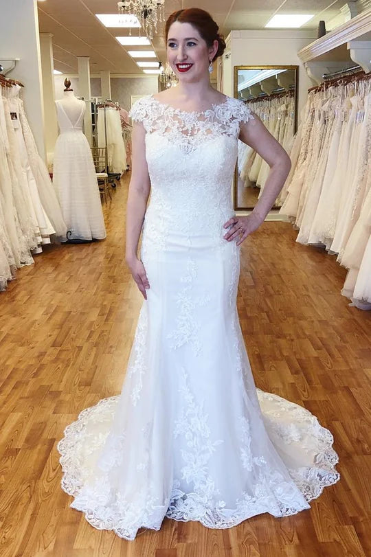 Vestido de novia de sirena con espalda descubierta y encaje